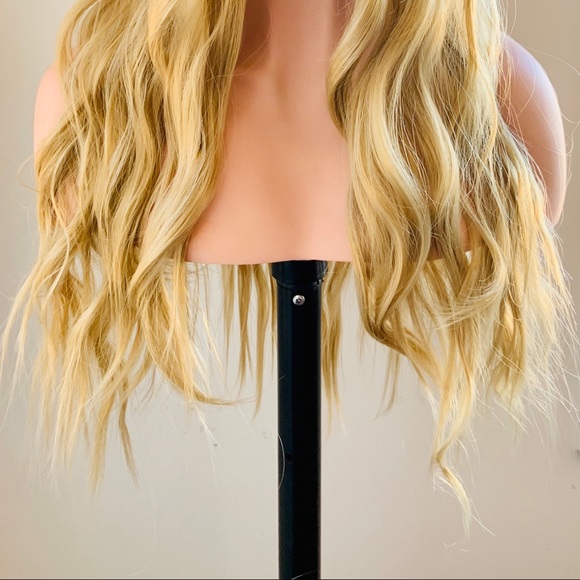 Effortless “Put On & Go” Ombre Blonde 22” Synthetic Wig - Picture 5 of 11